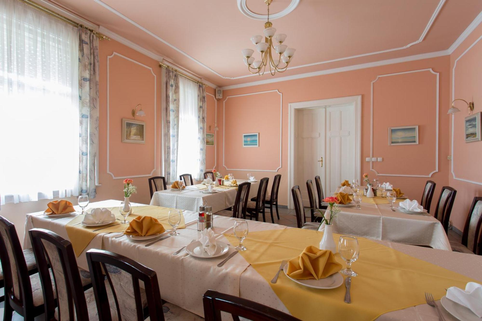 Timar Panzio Hotell Gyomaendrőd Eksteriør bilde