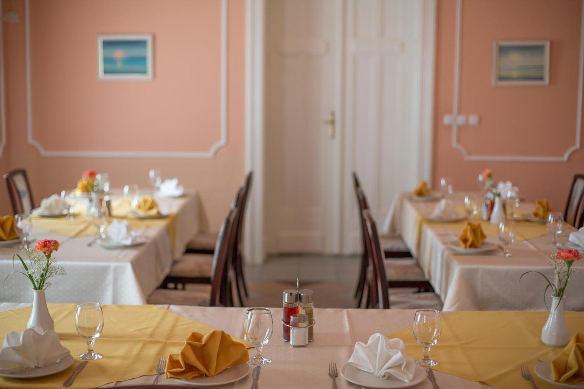 Timar Panzio Hotell Gyomaendrőd Eksteriør bilde