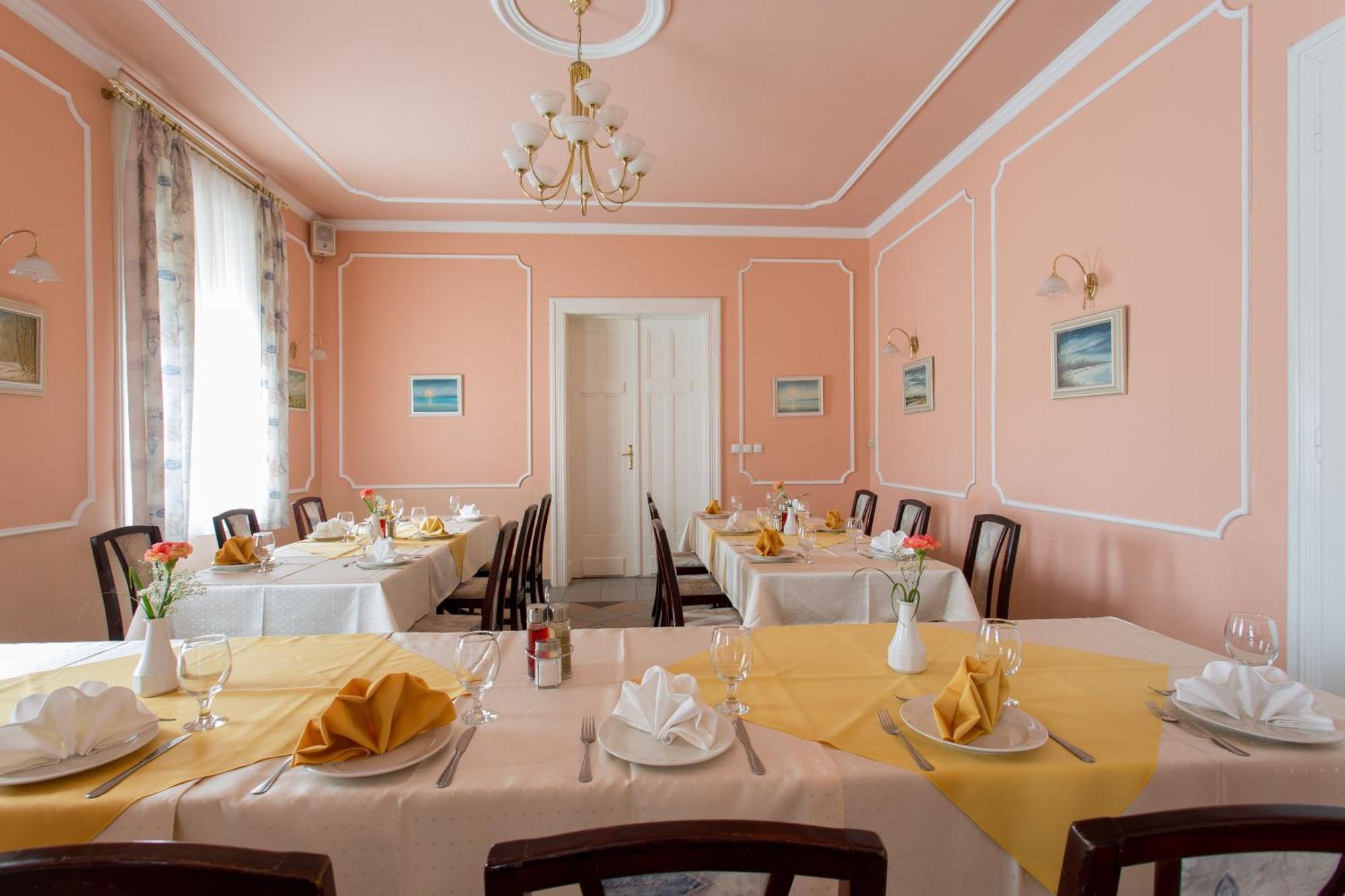 Timar Panzio Hotell Gyomaendrőd Eksteriør bilde